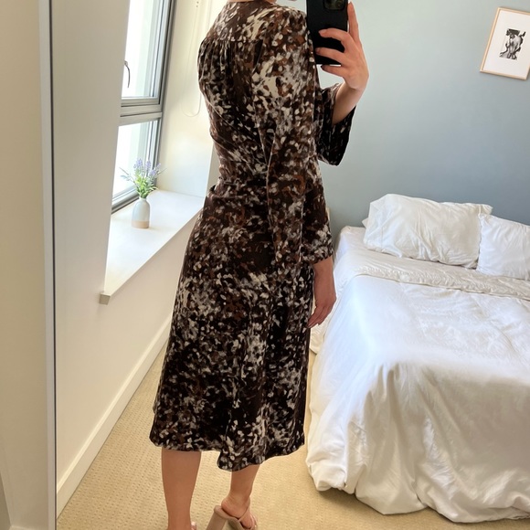 ๐ค Earth tones patterned wrap midi dress - Picture 3 of 8